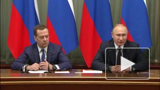 Путин рассказал об обсуждении с Медведевым отставки его правительства