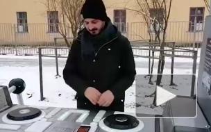 В администрации Петроградского района рассказали о возможностях диджейского пульта на набережной Карповки