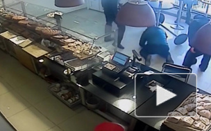 Появилось видео жестокого избиения мужчины в кафе города Волосово