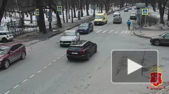 Велосипедист, попавший в двойное ДТП на Крестовском проспекте, скончался в больнице