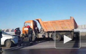 В Петербурге произошло страшное ДТП: "кому-то оторвало ногу, части тела лежат на дороге" 