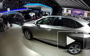 Новинки выставки "Парижский автосалон 2014": оцениваем агрессивный Lexus X300H