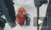 На Камчатке спасатели вызволили подростка из-под обрушившейся груды снега
