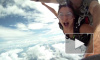 Видео с парашютистами, которых чуть не убил самолет, набрало 2 млн просмотров