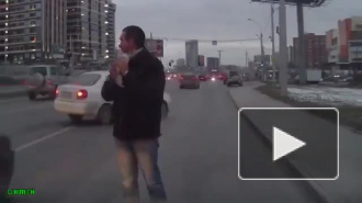 Неравнодушный водитель спас котенка от неминуемой гибели в Новосибирске