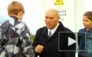 Николай Валуев снова стал героем рекламного ролика. Боксер спасает детей от смерти