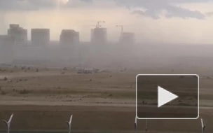 Видео: петербуржцы попали в пыльную бурю во время сильного ветра