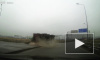 Видео: на КАД набок завалился самосвал