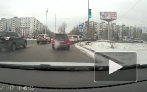 В сети опубликовали видео лихачества маршрутки в Воронеже