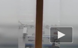 Южная Корея: Из-за сильного ливня в аэропорту столкнулись два самолета