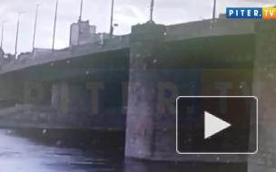 В Неве спустя 10 дней поисков нашли тело парня, упавшего с Володарского моста