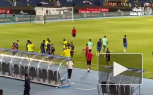 Роналду облил водой оператора после матча Кубка арабских чемпионов