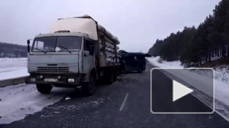 В Иркутской области погибли 4 человека в ДТП маршрутки и лесовозом