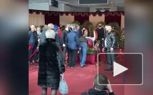 Церемония прощания с хоккеистом Тимуром Файзутдиновым прошла в Челябинске