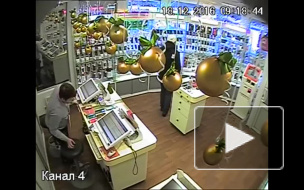 Нападение на продавца мобильных телефонов попало на видео в Челябинске