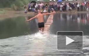 Зрителей разочаровала пробежка буддистского монаха по воде