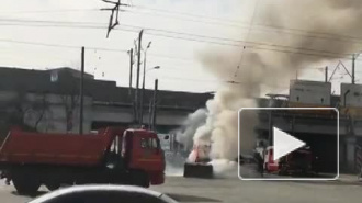 На проспекте Вернадского в Москве сгорел бульдозер