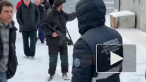 В Приморском районе начался снос гаражей. Петербуржец протестует с помощью гранаты и автомата