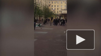 Массовая драка с подростками на Невском проспекте попала на видео