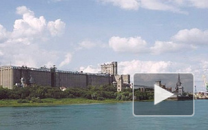 В Омске четверо рабочих упали с 30-метровой высоты, двое погибли