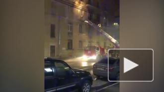 Огонь в захламленной квартире в Центральном районе города потушили