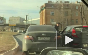 Вымогателей денег заметили на Выборгской набережной 