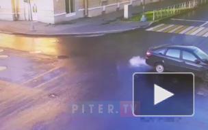 Видео: в Ломоносове столкнулись две иномарки