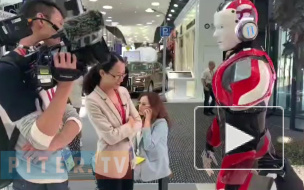 На ПМЭФ китайская съёмочная группа не нашла общий язык с русским роботом