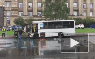 Видео: у "Московской" сгорела маршрутка К-449