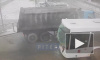 Момент ДТП с автобусом и грузовиком на Петрозаводском шоссе попал на видео