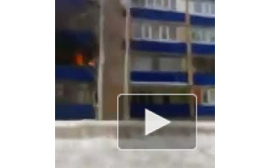 Пожар на балконе пятиэтажки в Башкирии был снят очевидцами 