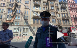 МЧС прокомментировало обрушение балконов на Кирочной 