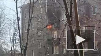 Очевидцы поделились кадрами горящего балкона на Ланском шоссе