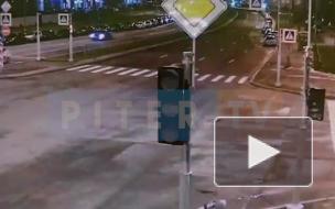 ДТП на перекрёстке Маршала Захарова и проспекта Героев попало на видео