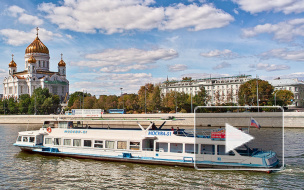 В Москве прогулочный теплоход врезался в причал