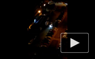 На севере Петербурга неадекватный водитель на "Ауди" специально повредил несколько десятков машин