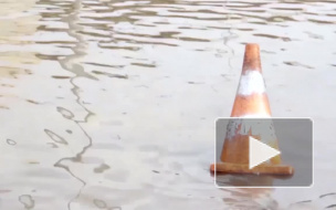 Часть Дальневосточного проспекта перекрыли до 3 часов ночи из-за прорыва трубы