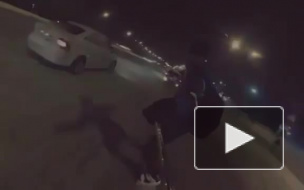 Житель Казани напугал очевидцев катанием по дороге на сноуборде