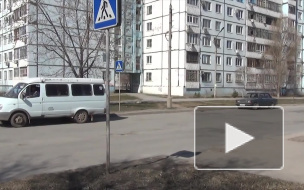 В Ярославле маршрутка тащила за собой по асфальту бабушку на глазах у внучки