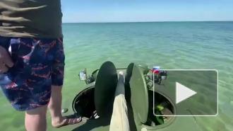 Затонувшую в Керченском проливе бронемашину подняли со дна на парашютах