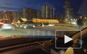Видео: на севере КАД столкнулись три легковых автомобиля