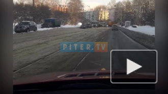 На проспекте Науки столкнулись маршрутка и внедорожник "БМВ"