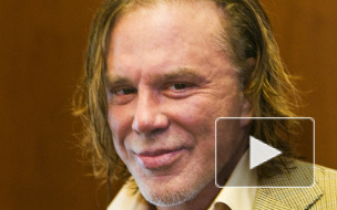 Микки Рурк отжег в Москве: подрался с чернокожим, купил футболку с Путиным и отведал пельменей