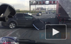 Видео: на КАД затруднено движение из-за столкновения Ford Focus и Volkswagen Polo