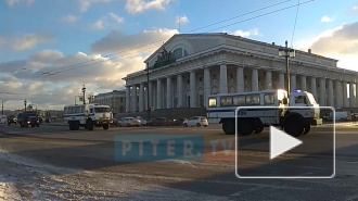 В районе Васильевского острова заметили несколько машин ОМОНовцев