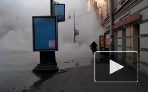 Прорыв трубы парализовал центр Петербурга