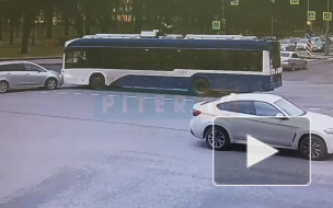 "Сходка" троллейбуса и легковушки на Якубовича забила центр пробками