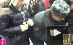 Медведева задержали на Красной площади в Москве