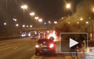 Ночью на КАД на ходу загорелся автомобиль