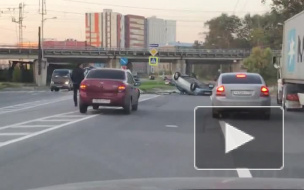 В Невском районе автомобиль перевернулся "с ног на голову"